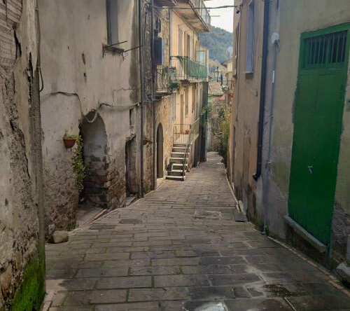 Rudere nel centro storico di Ostigliano di Perito