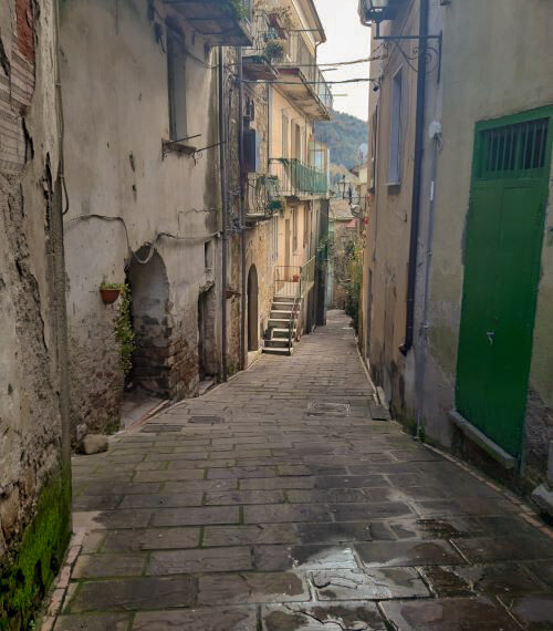 Rudere nel centro storico di Ostigliano di Perito