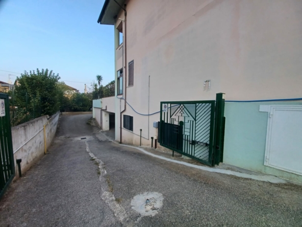 Garage ad Agropoli, in Via Estate 9