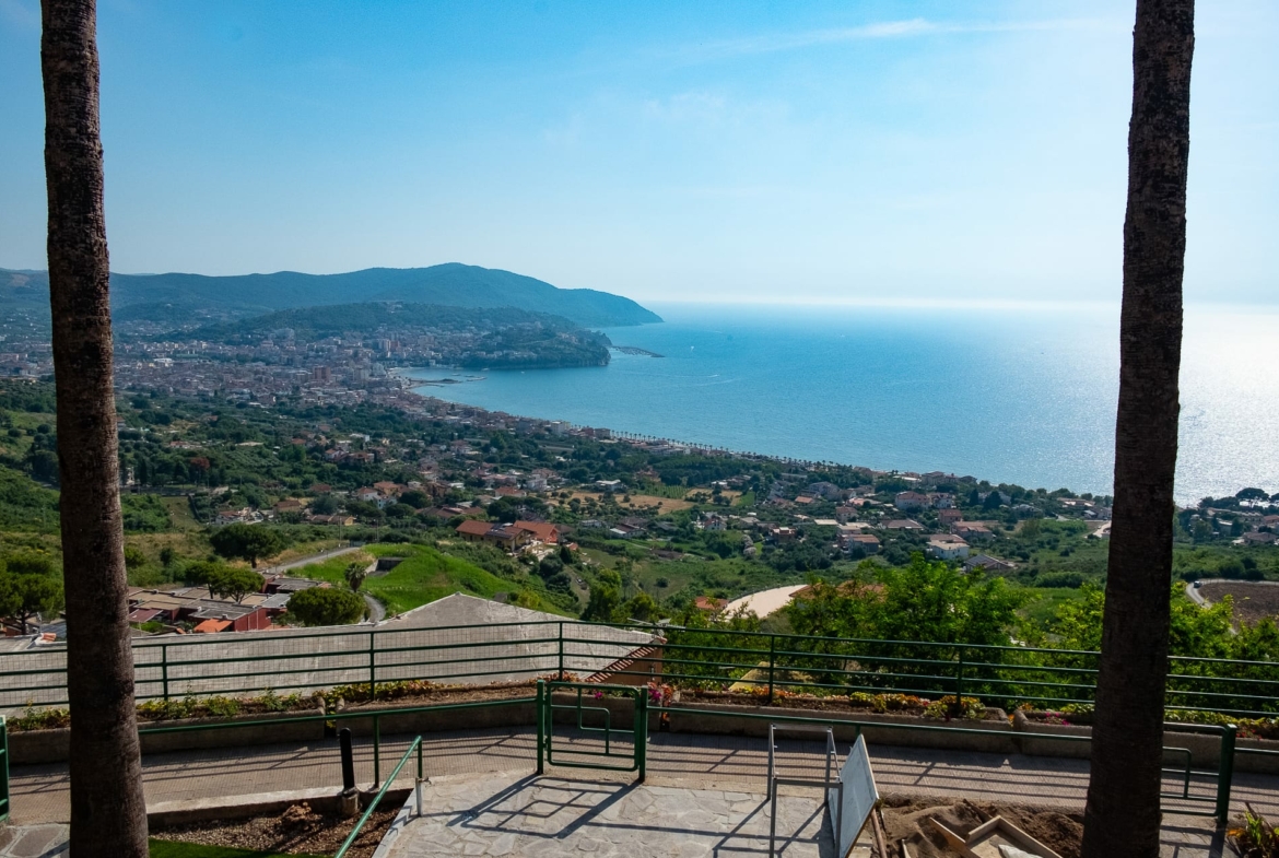 Villa in affitto ad Agropoli, Via Antonio De Curtis