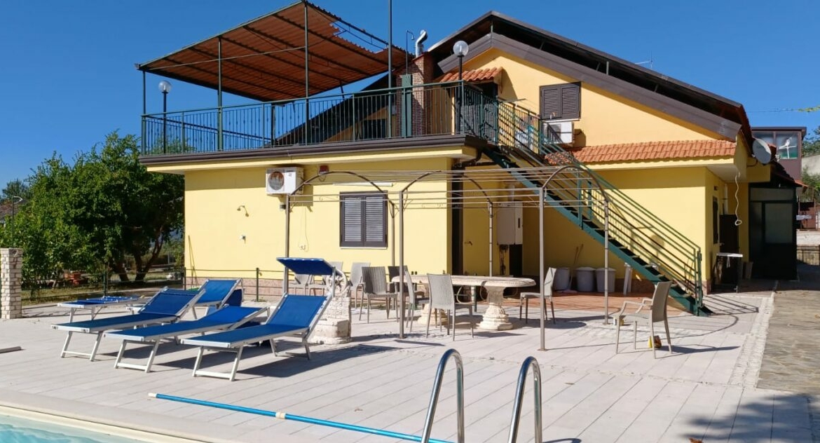 Villa con piscina in affitto a Laureana Cilento