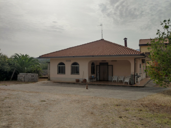 Villa a Roccadaspide in Via San Martino 16
