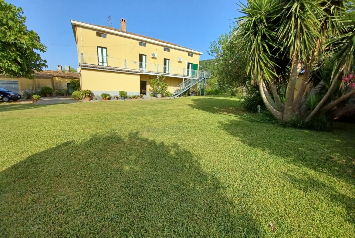 Villa semi-indipendente ad Albanella