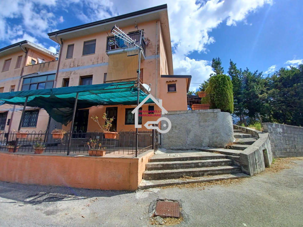 Appartamento con corte vista mare a Vibonati