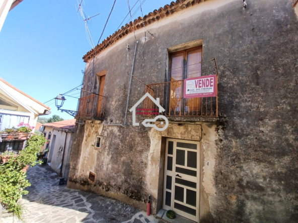 Casale nel centro storico di Rutino, Via dei Muraglioni