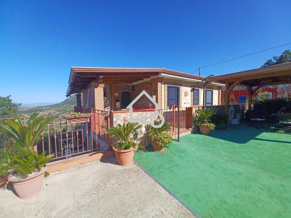 Villa indipendente vista mare con giardino a Giungano