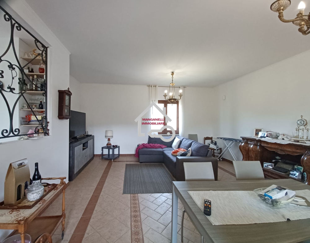 Appartamento in villa a Giungano con ingresso indipendente, più sottotetto e cantina