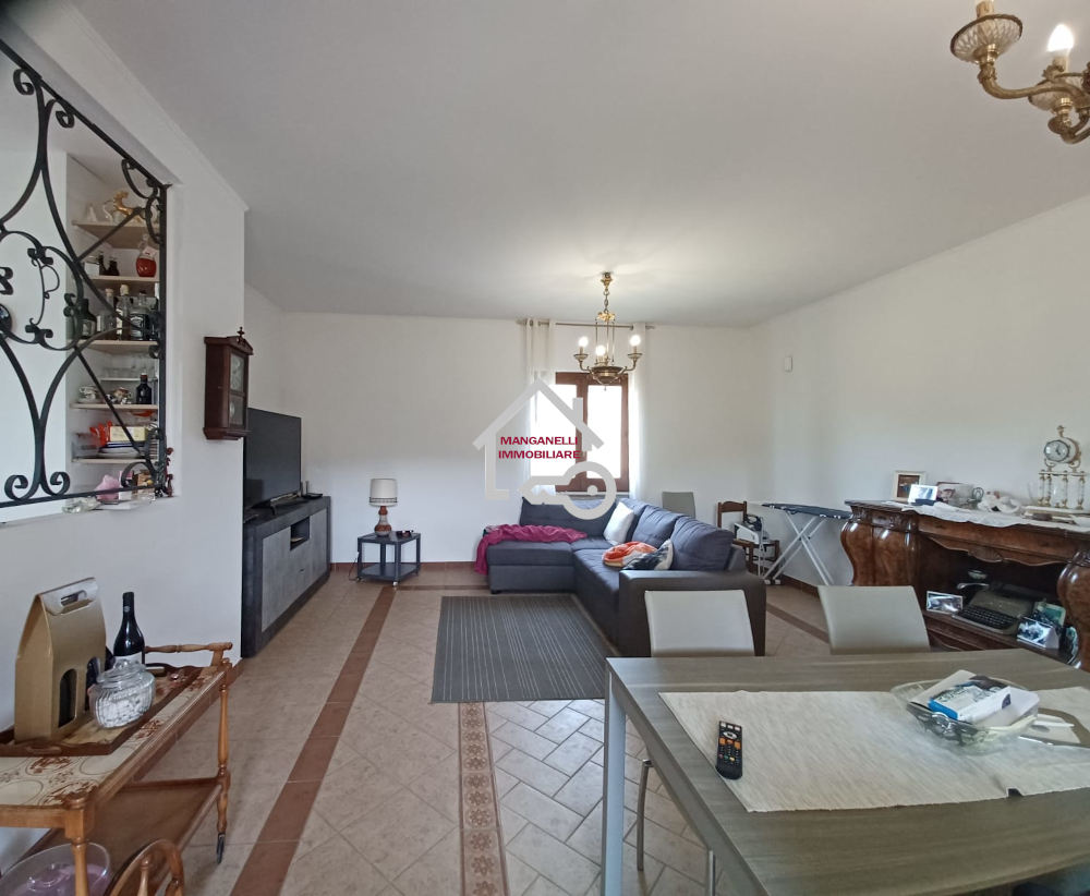 Appartamento in villa a Giungano con ingresso indipendente, più sottotetto e cantina