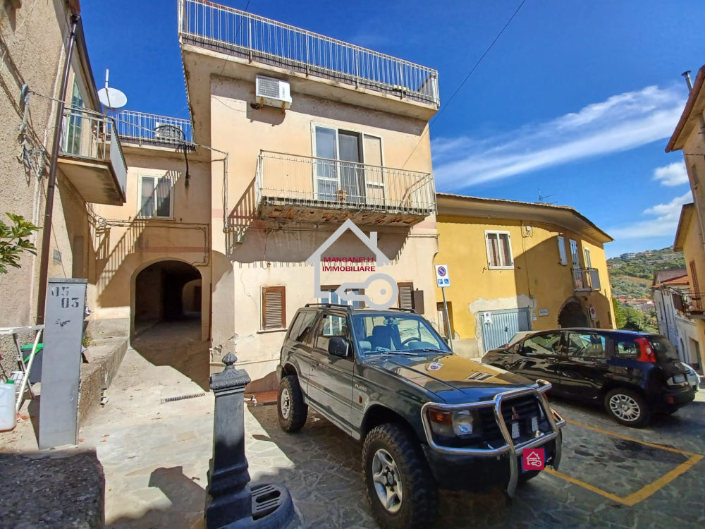 Terracielo su tre livelli in Via Massimo d'Azeglio ad Ogliastro Cilento