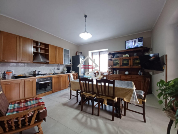 Villa indipendente ad Agropoli su due livelli con giardino, garage e dependance