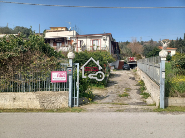 Villetta semi indipendente con garage e giardino in via Fuonti ad Agropoli