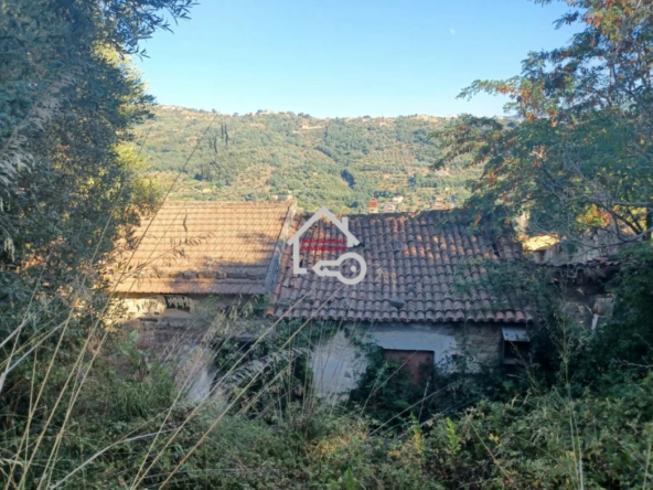 Frazione di rudere e terreno in Via Della Sacra Famiglia ad Agropoli