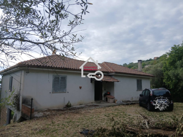 Villa indipendente su due livelli e vista mare a Laureana Cilento